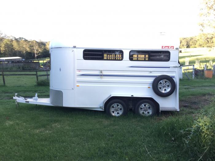 2010 Kara Kar Deluxe 3 Horse Angle Load Float Floats & Accessories