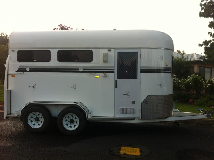 STEPHEN JAYS 2 HORSE FLOAT ANGLE LOAD Floats & Accessories Horsezone