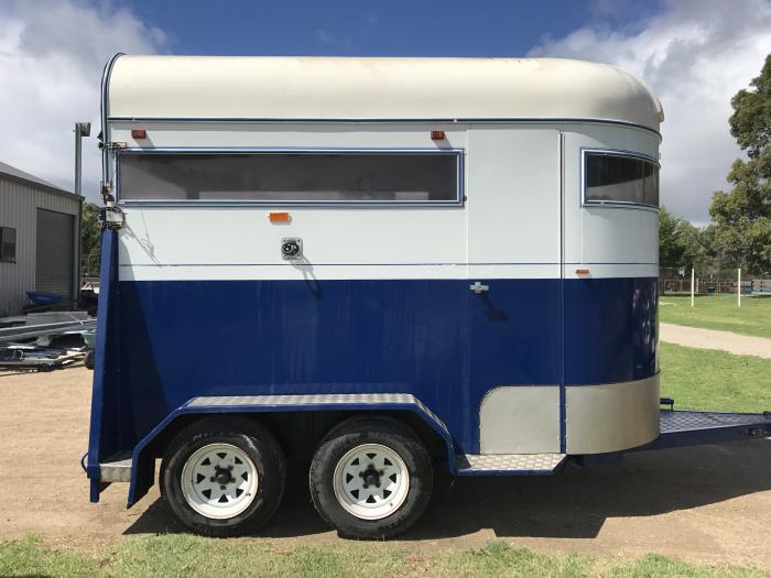 Excallibur 2 Horse Float Straight Load Floats & Accessories Horsezone