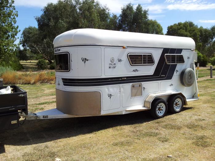 Stallion Deluxe 3 Horse Angle load float Floats & Accessories Horsezone