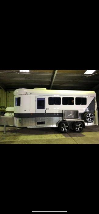Perfect Showie's or Western float with living