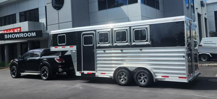Exiss 3 Horse Gooseneck with accommodation