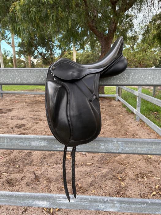 PDS Escapado Monoflap Dressage Saddle Black 17.5''