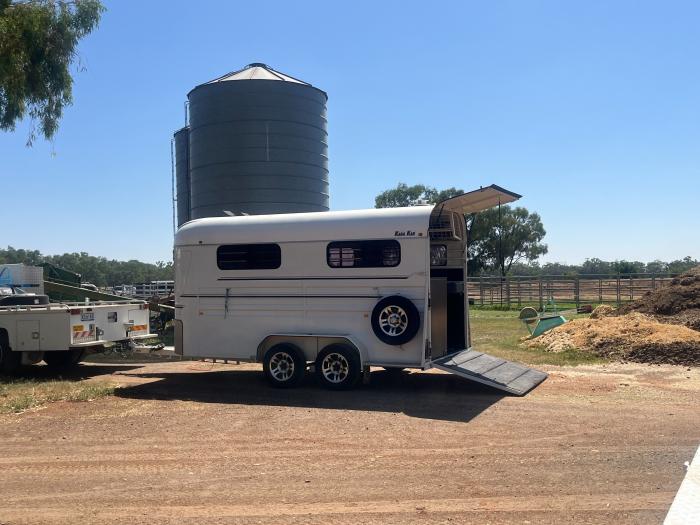 2022 Kara Kar Warmblood Deluxe Float