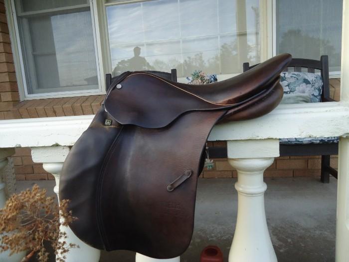 Stubben Siegfried ll close contact saddle 17''