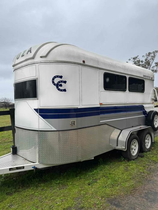 Tuza Warmblood 2 Horse Angle Float with Kitchen