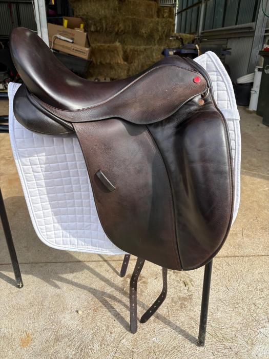 Mal Byrne Dressage Saddle Brown 17.5 Inch